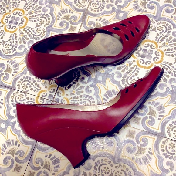 Vintage BCBG MaxAzria pumps - Picture 2 of 5